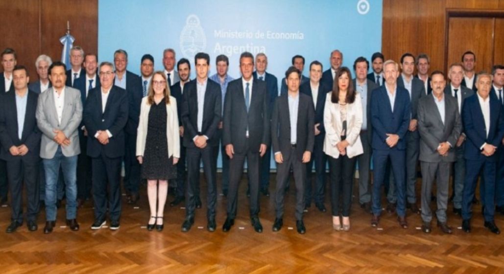 Massa garantizó a gobernadores plata para pagar sueldos y aguinaldos de diciembre