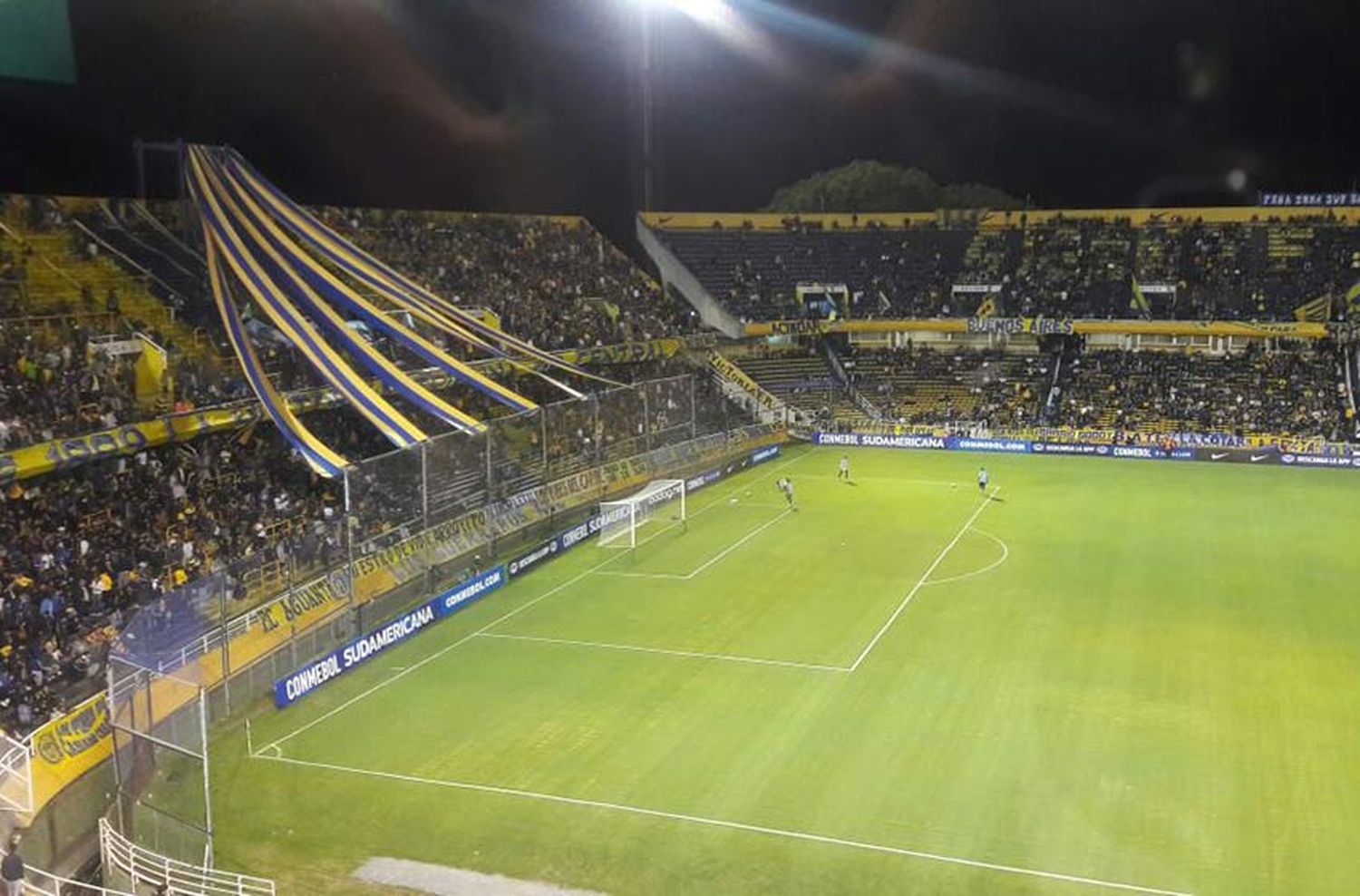 AFA le clausuró la popular norte a Rosario Central por uso indebido de pirotecnia y bengalas