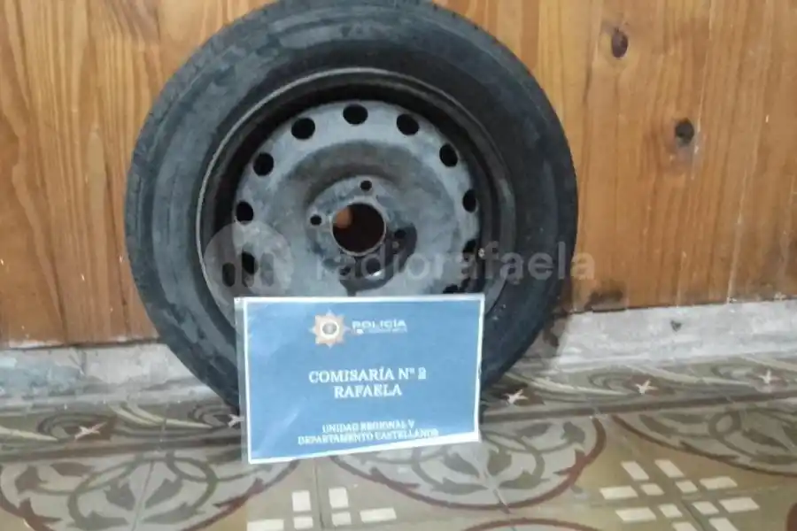 En pleno centro, encontraron una rueda tirada
