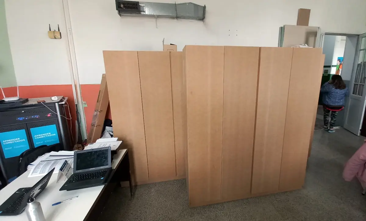 Donaciones. Material mobiliario y de librería entregado por la Cameq