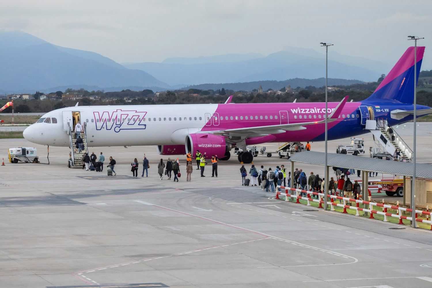 Vuelo inaugural de WizzAir a Girona-Costa Brava - 01ABR2025