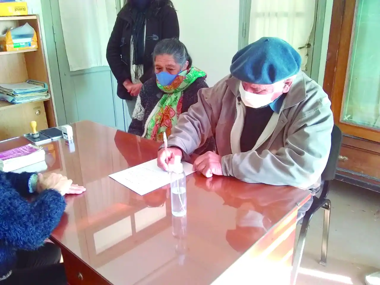 Después de 50 años juntos se casaron a pedido de sus diez hijos