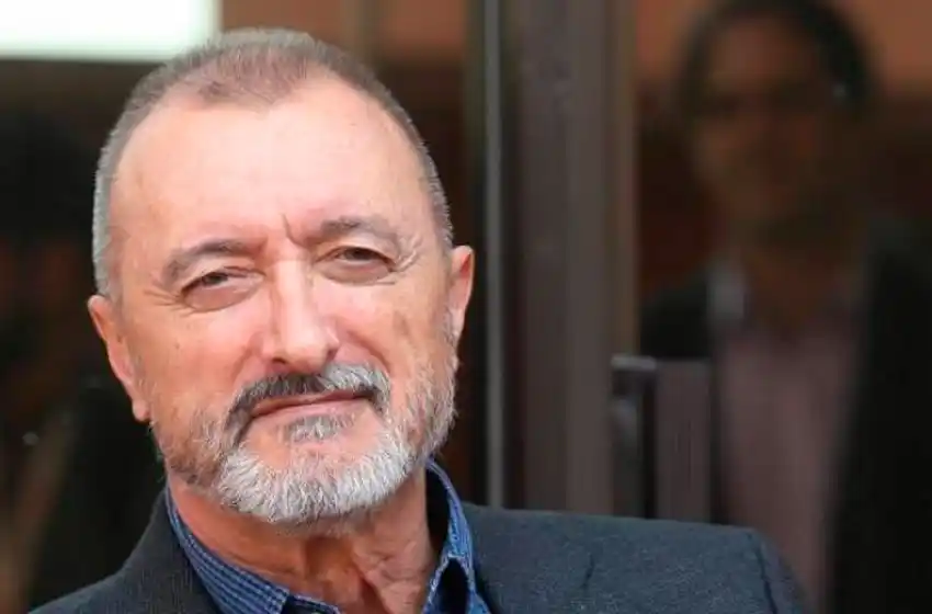 Lenguaje inclusivo: Arturo Pérez-Reverte amenaza con dejar la RAE si se modifica la Constitución española