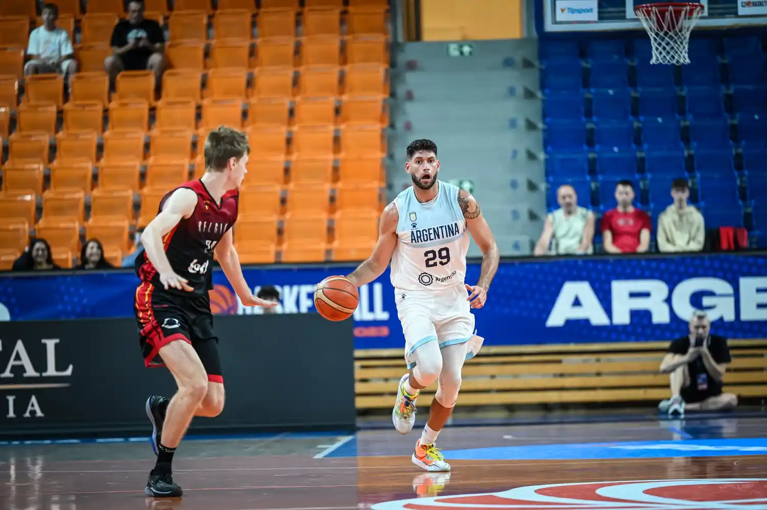 Argentina vuelve a jugar en el Polideportivo