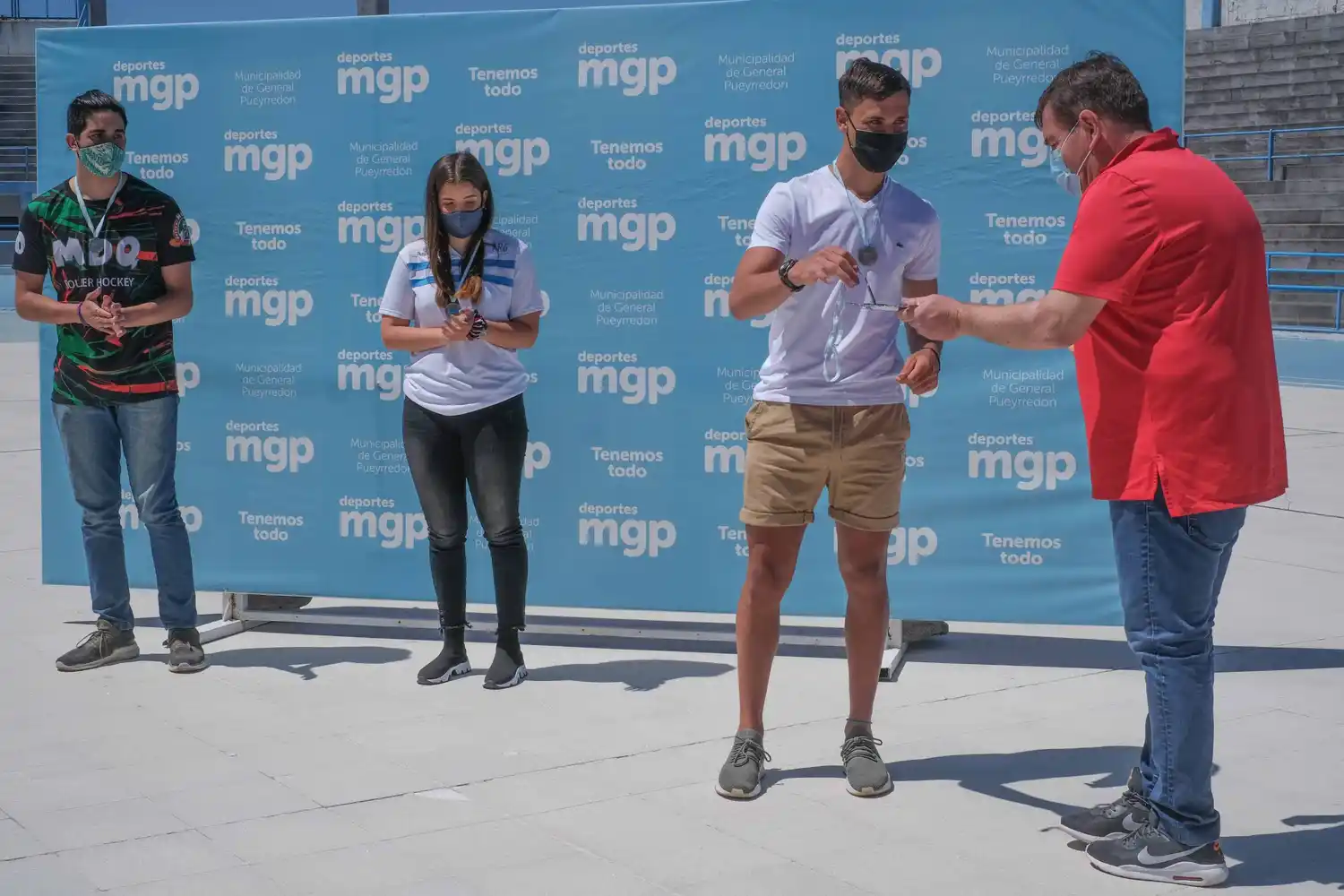 Entrega de Medallas al Mérito con presencia del Intendente
