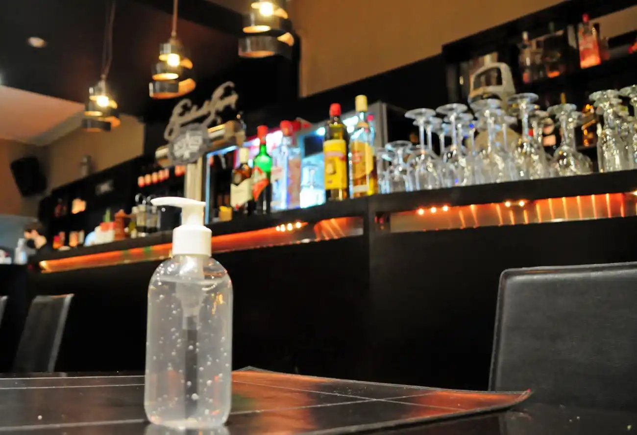 Con poco movimiento de clientes, concluyó la prueba de apertura de locales gastronómicos