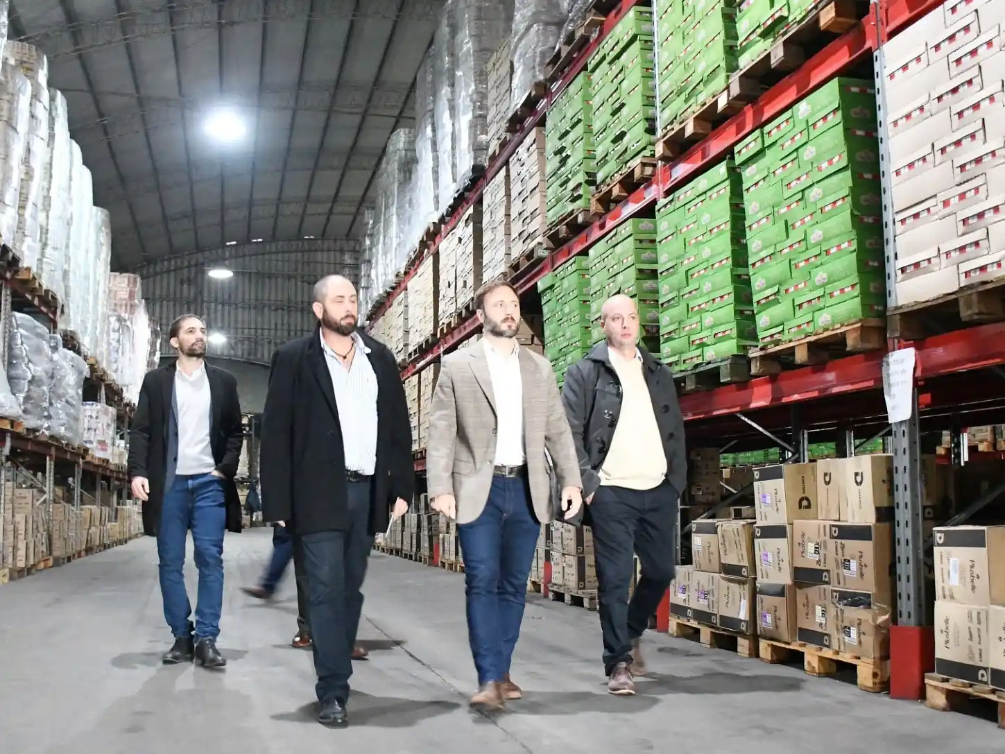 Azcué visitó empresa alimenticia que representa el 30% del mercado nacional en producción de legumbres en envases de cartón