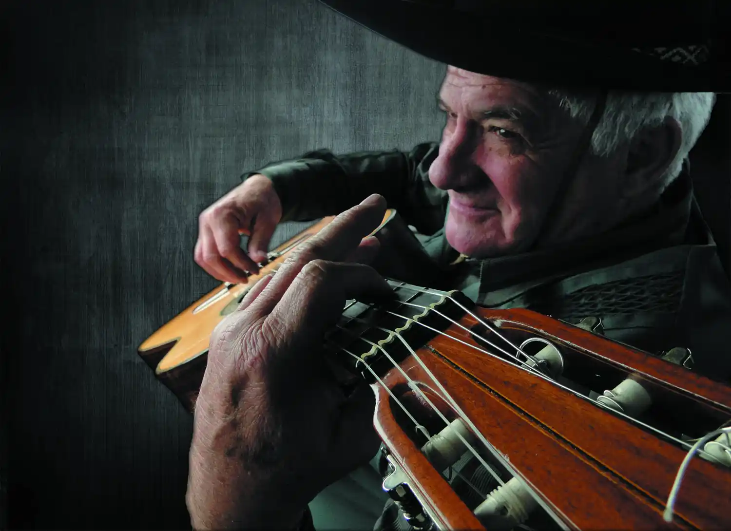 Orlando Vera Cruz presenta “75 Años de Identidad”