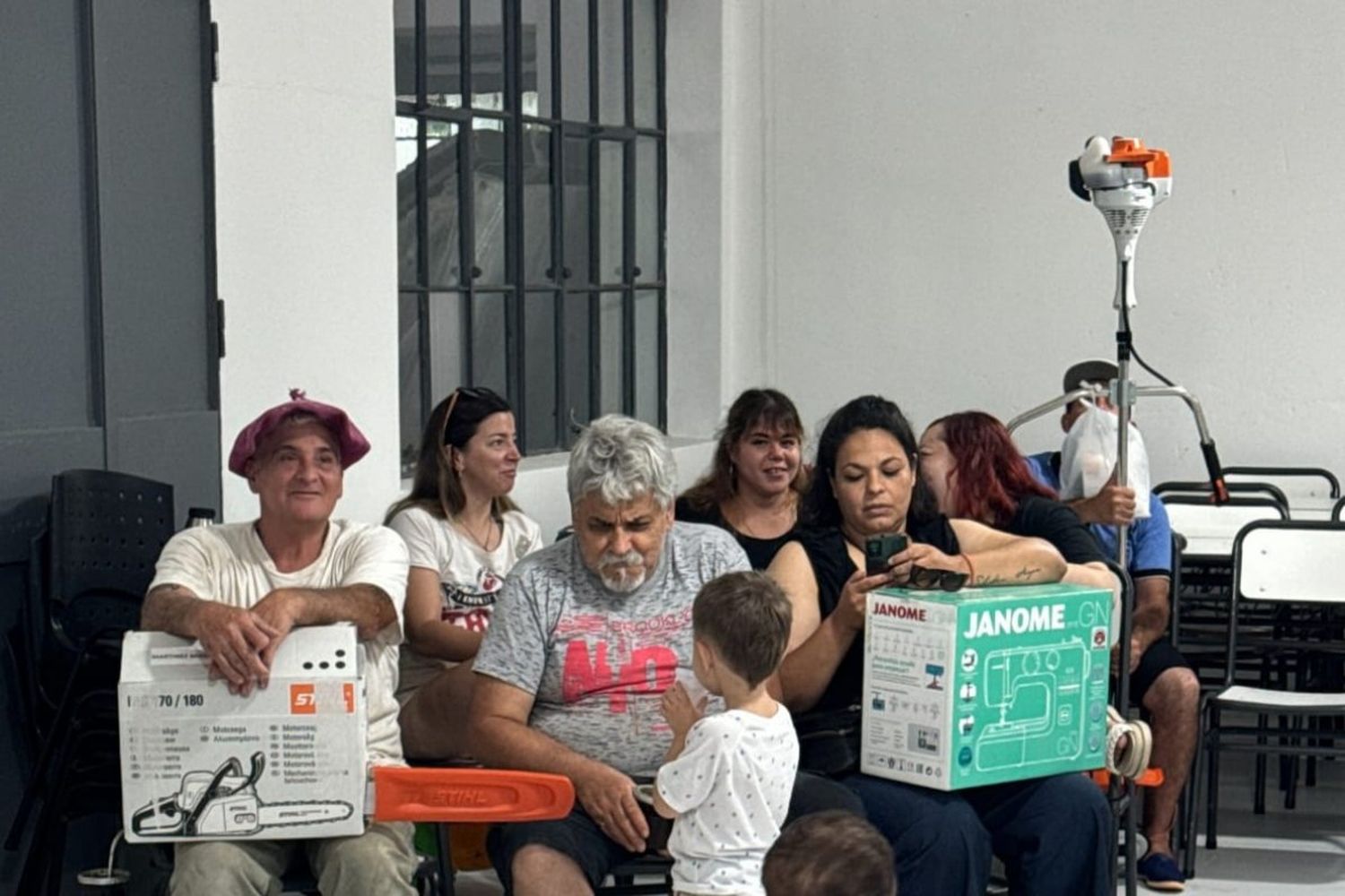 En el marco de un programa de asistencia social, se entregaron herramientas a emprendedores locales