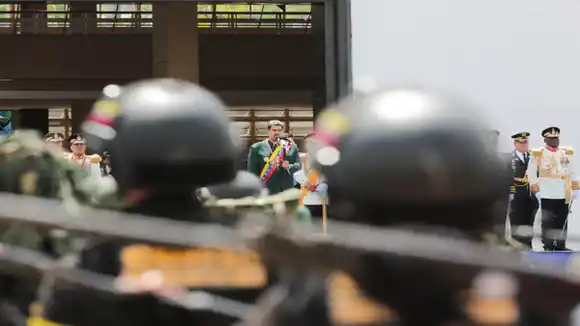 ¡LOS AVIONES NO VOLARON! Nicolás Maduro vio el desfile desde «la barrera» este #5Jul