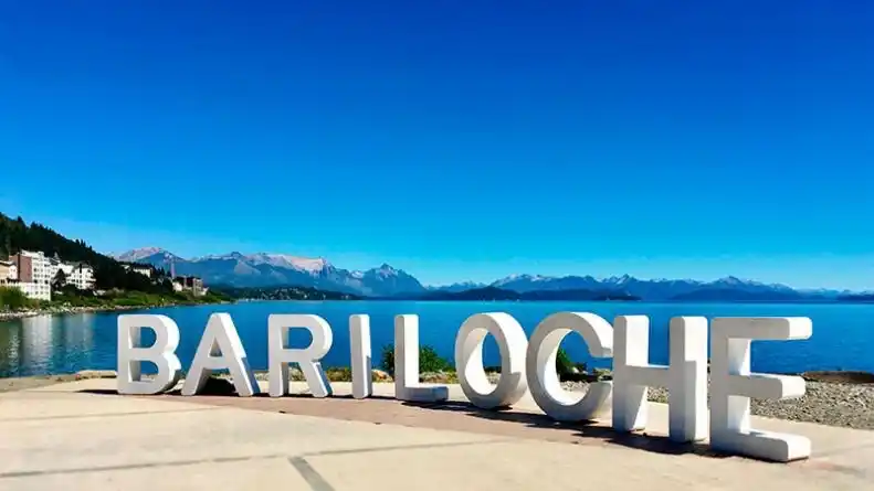 Un adolescente de Mar del Plata se fue de viaje de egresados y se lo “olvidaron” en el aeropuerto de Bariloche