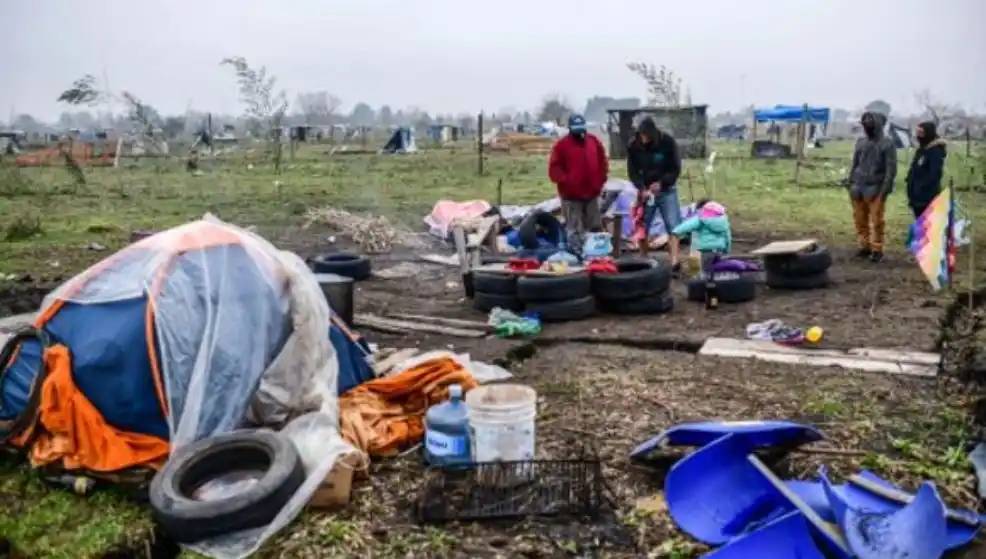 Construirán centros de transición para quienes abandonarán el predio tomado