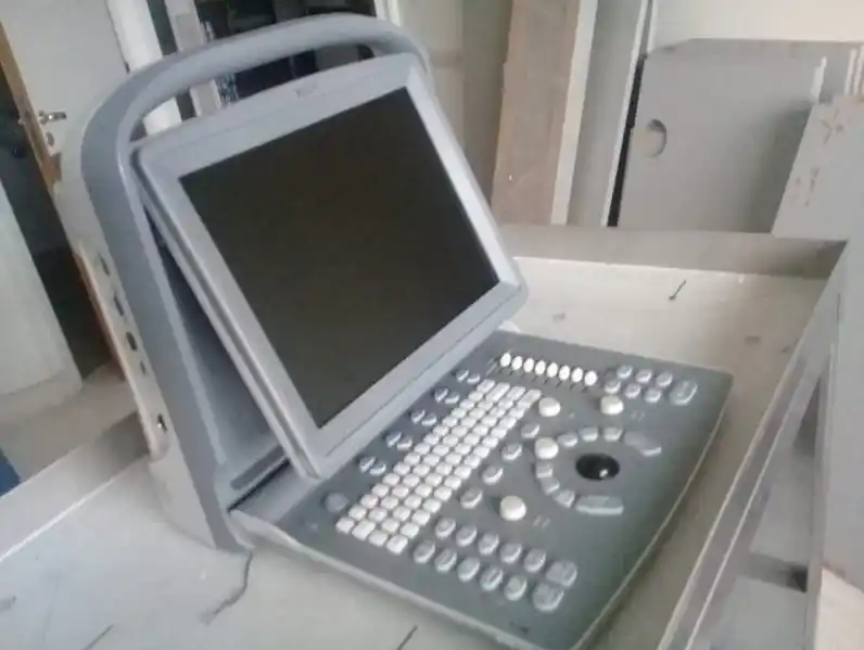 Ecógrafo entregado al Hospital Centenario.