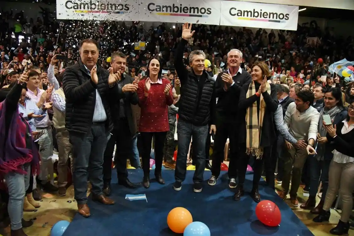 Benedetti cerró campaña en Paraná acompañado por la vicepresidenta