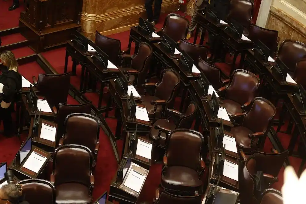 El oficialismo hizo caer la sesión del Senado para evitar la interpelación a Manuel Adorni