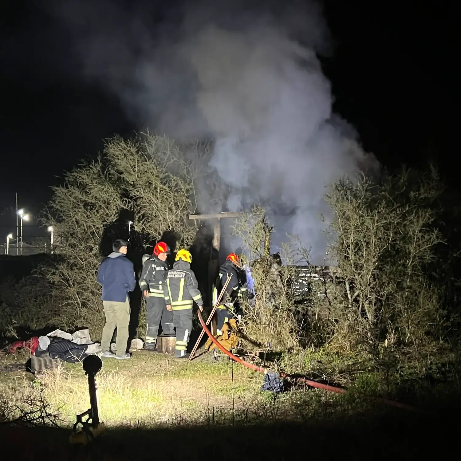 Se incendió una vivienda precaria  y las pérdidas fueron totales