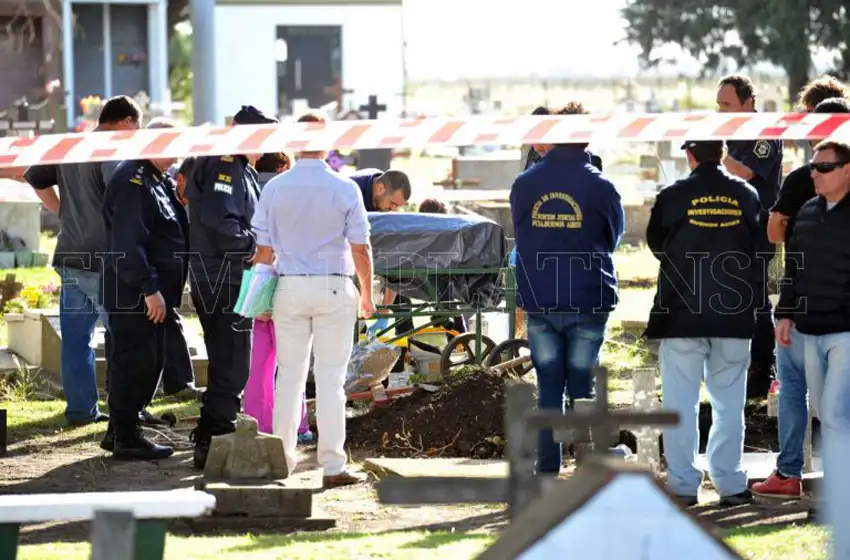 Denuncian el robo de los restos de un bebé