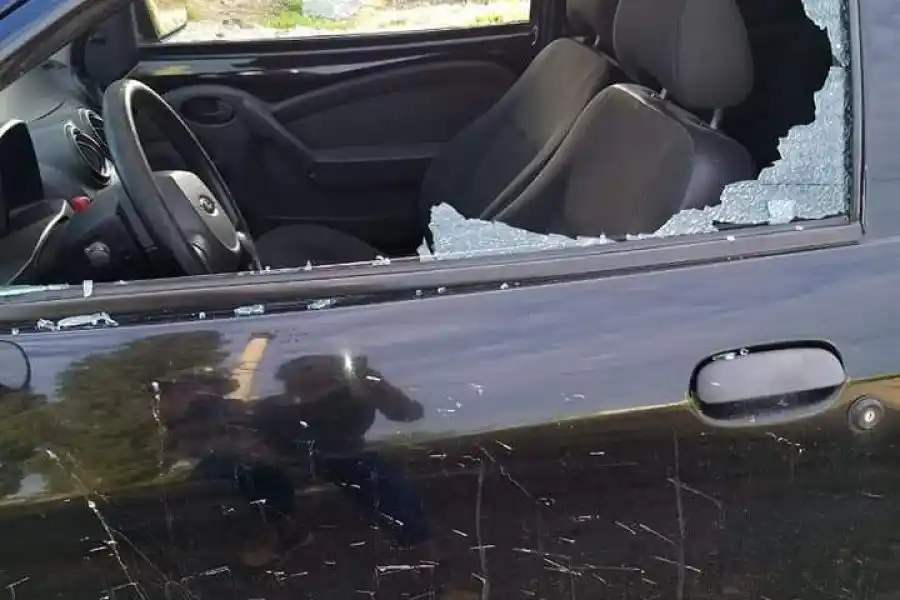 Vandalizaron un auto de Chiqui Rojas frente a su casa