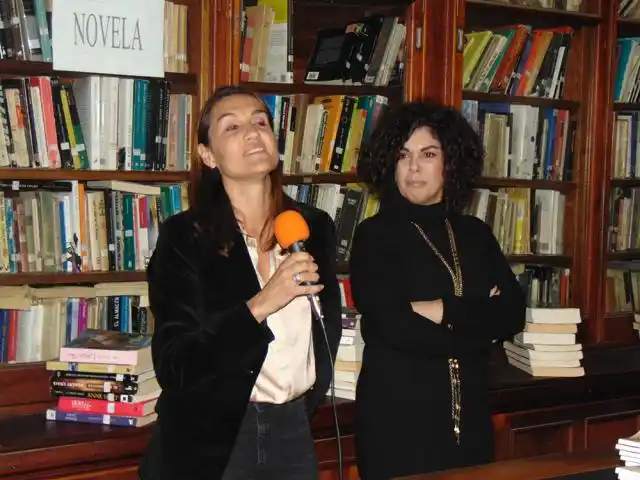 Emotiva presentación del libro "Algo sobre Emilia" en la Biblioteca