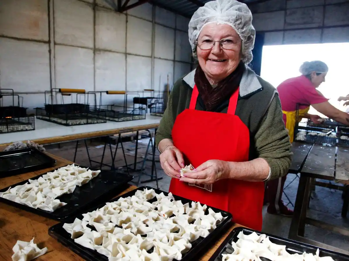 El Cottolengo prepara sus tradicionales pastelitos   