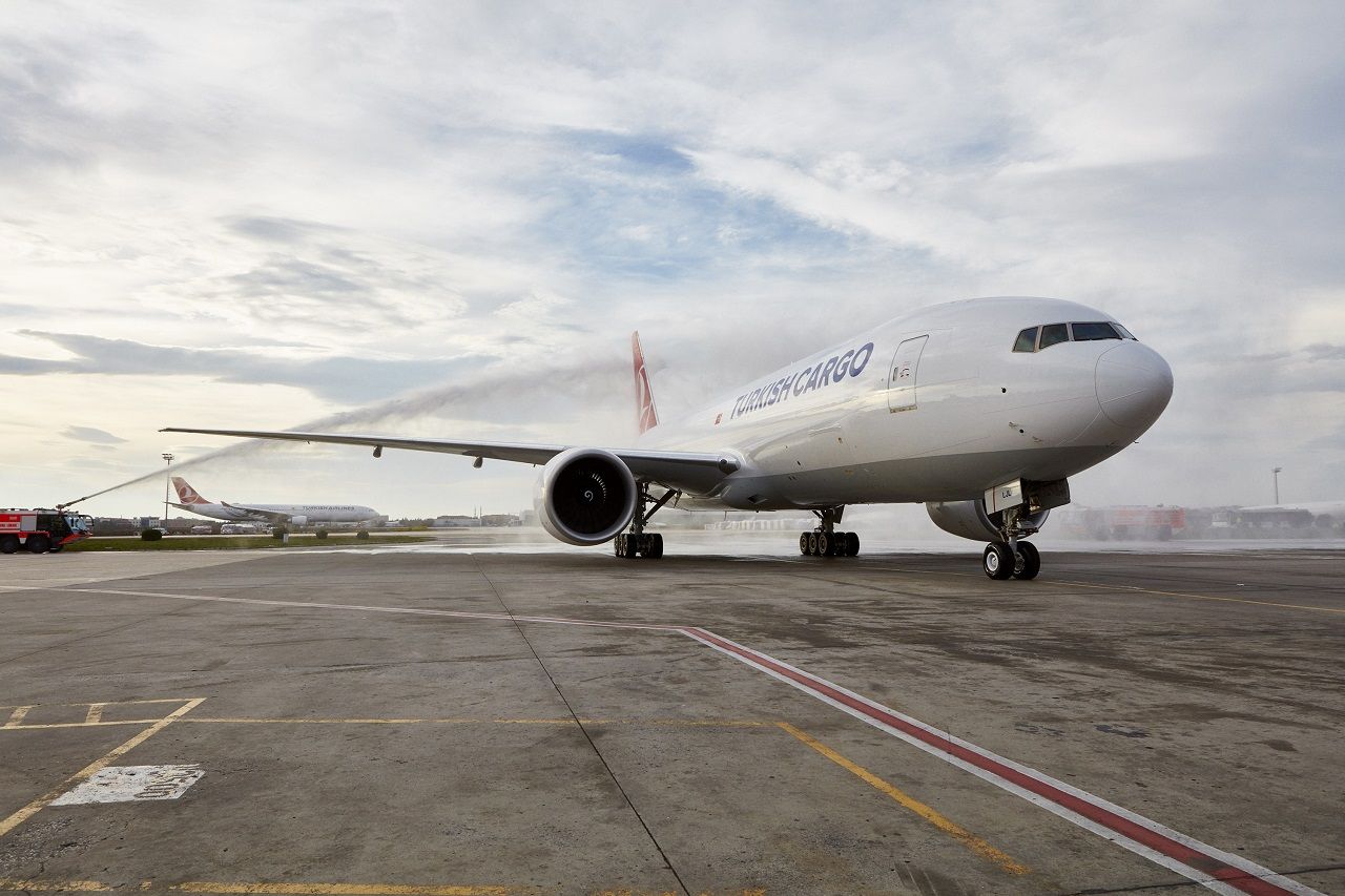 Paris Air Show 2023: Boeing archiva el 777-300 carguero propio y va por el 787F