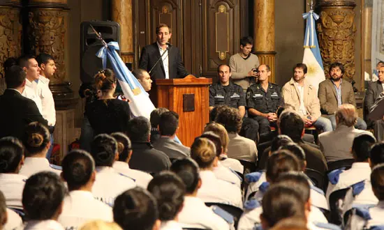 Plan de formación complementario para policías en La Plata