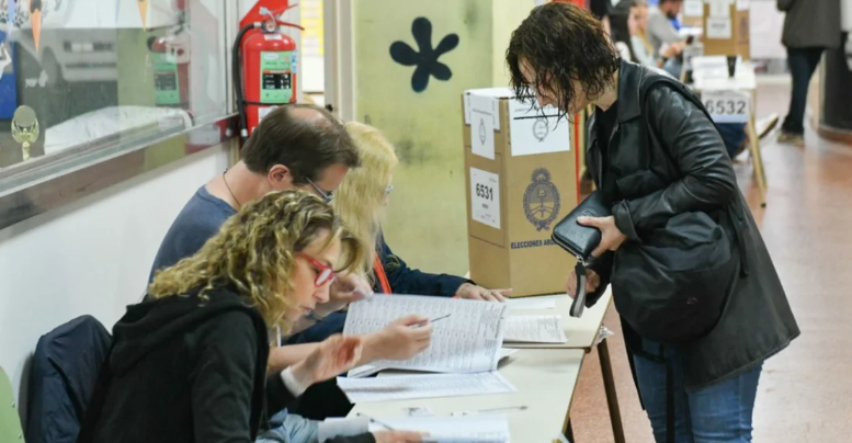 Insólita explicación de un fiscal que llegó tarde en Bahía Blanca: "Me quedé un rato de más en la cama"