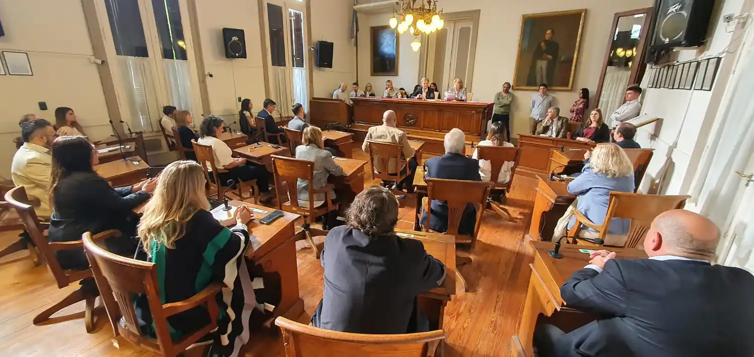 La oposición respondió a Della Maggiora