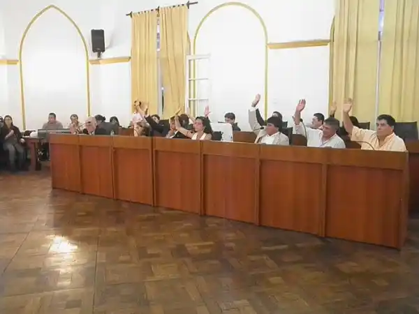 Pilar: Polémica por aumento en los sueldos de los concejales 