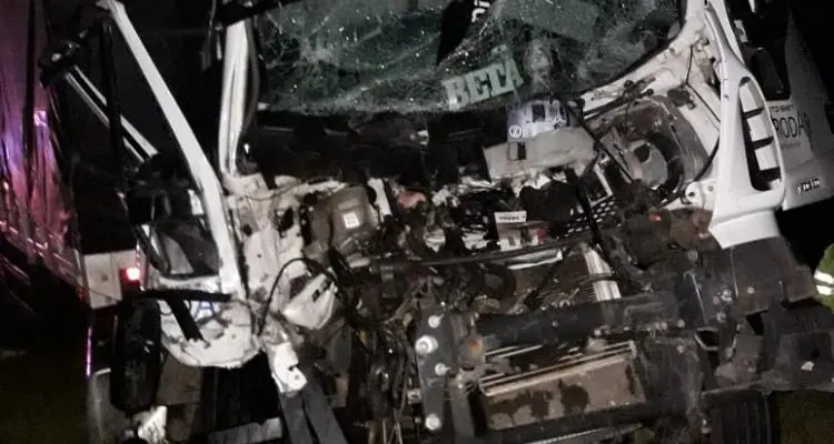 Ruta 9: Chocaron dos camiones y un conductor sufrió heridas leves