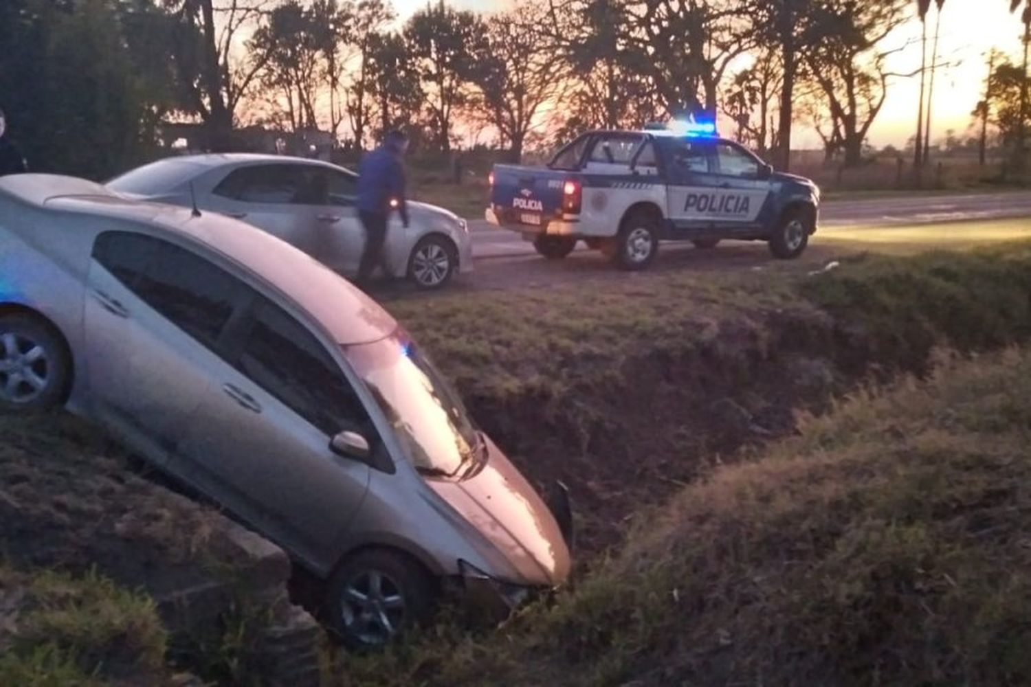 Persecución y detención tras un robo: secuestraron armas, dinero y dos sujetos aprehendidos