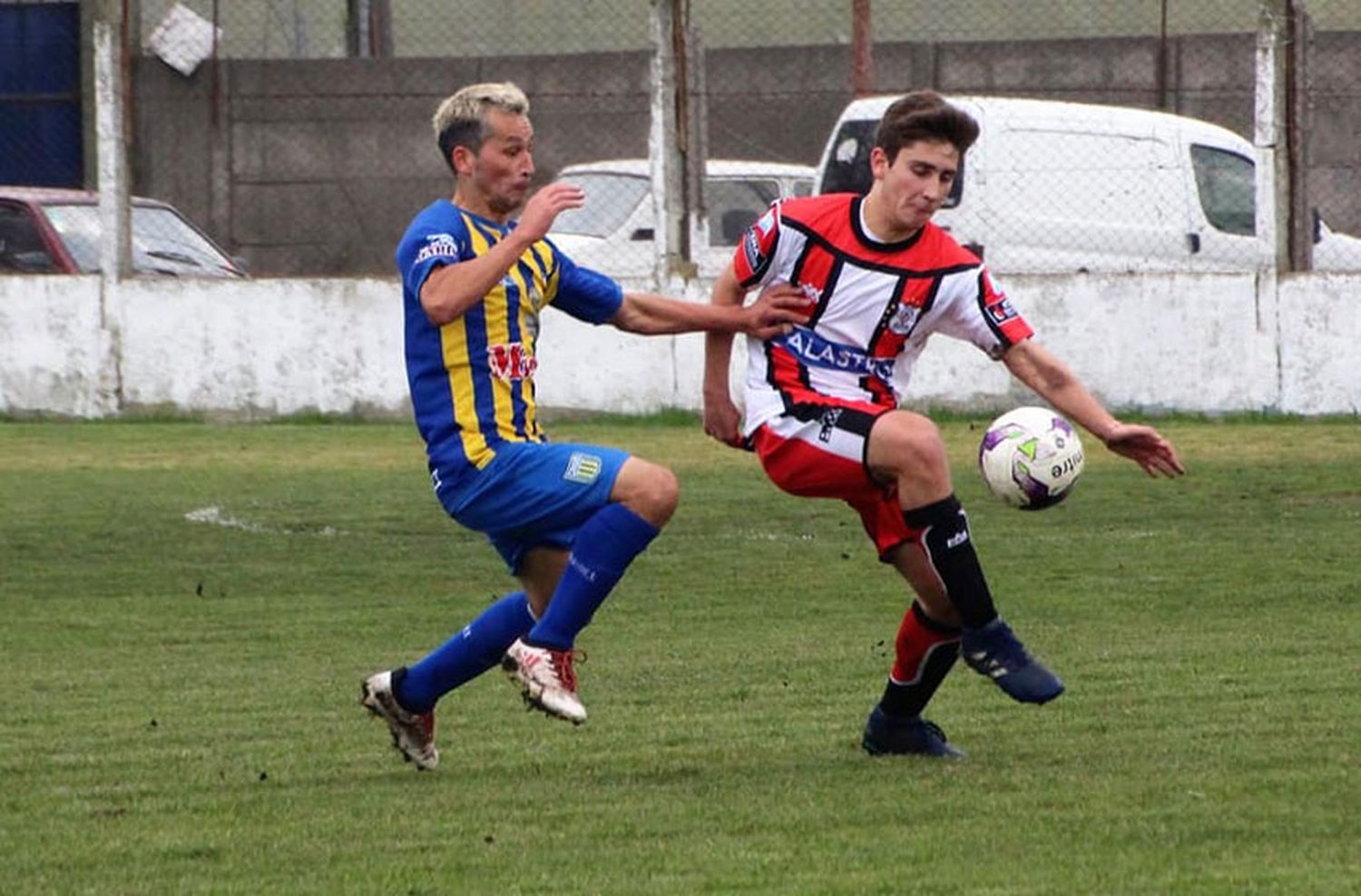 Fútbol local: Quilmes recuperó la punta