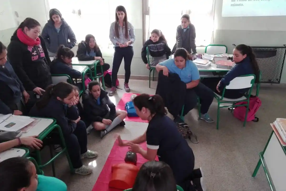 Gualeguaychú respeta la Ley de RCP: La EET Nº 1 comenzó con los talleres