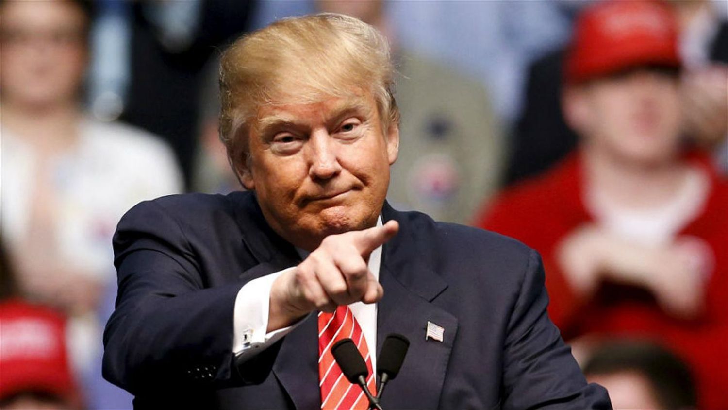 Trump carga contra las mujeres y opaca su agenda