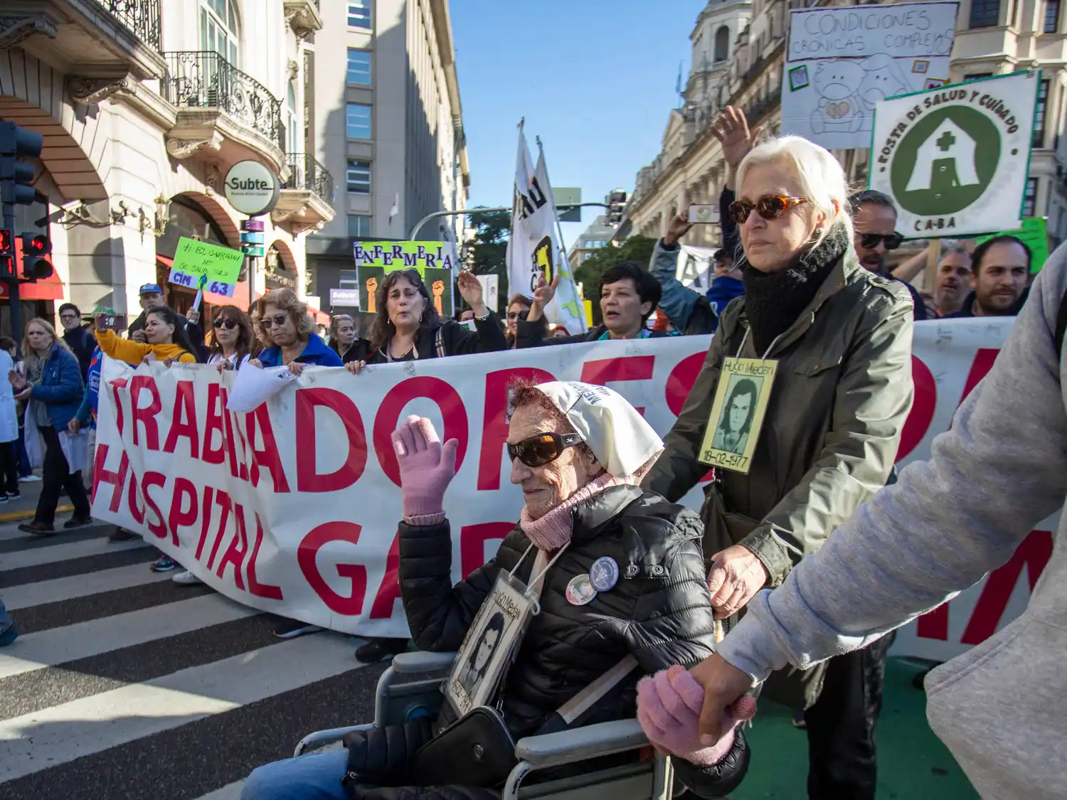 Con diversos apoyos, marcharon los trabajadores del Garrahan.