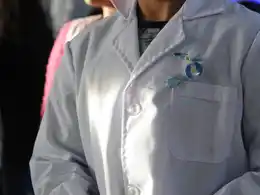 Le ofrecieron caramelos y la quisieron agarrar del guardapolvos: Alarma por el intento de rapto a una niña de seis años