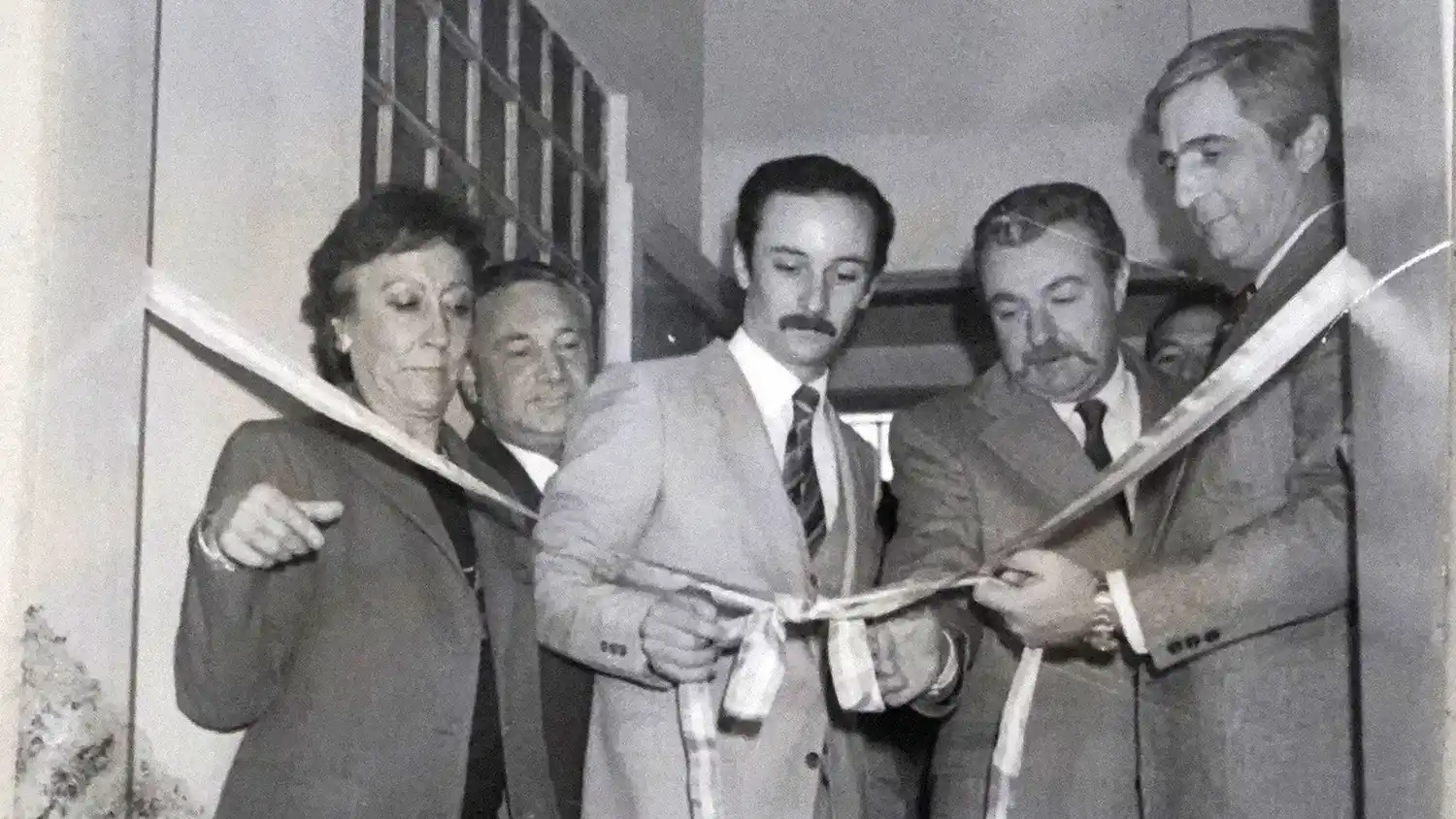 Inauguración. El intendente Taraborelli junto a directivos de la empresa de teléfonos