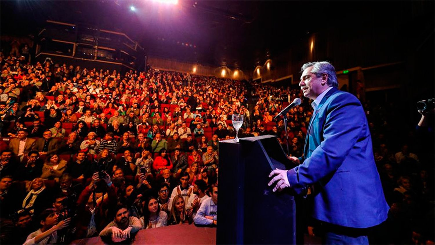Alberto Fernández prometió "desdolarizar las tarifas" si son electos