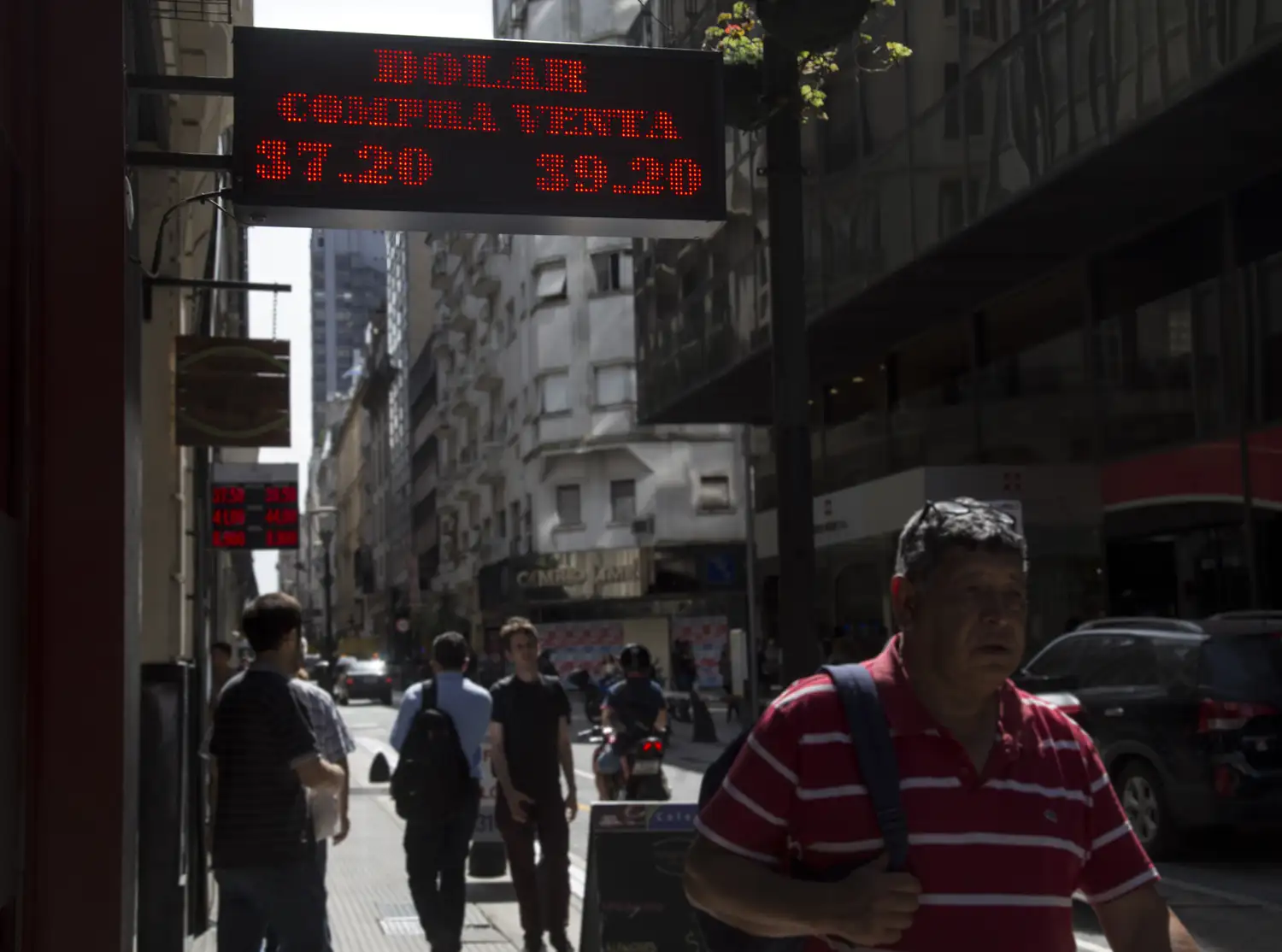 El dólar subió un 3,82 por ciento y cerró la jornada con un valor cercano a los 40 pesos