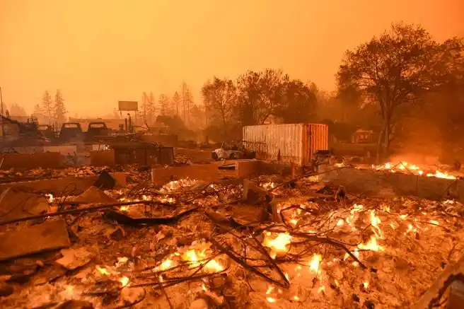 Sube a 23 la cifra de muertos por el incendio en California