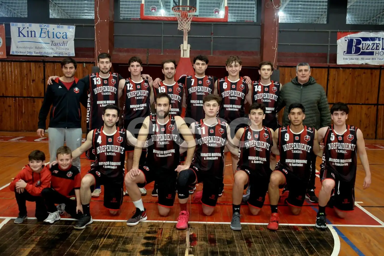 Independiente recibe a Racing de Olavarría en el inicio de la final.