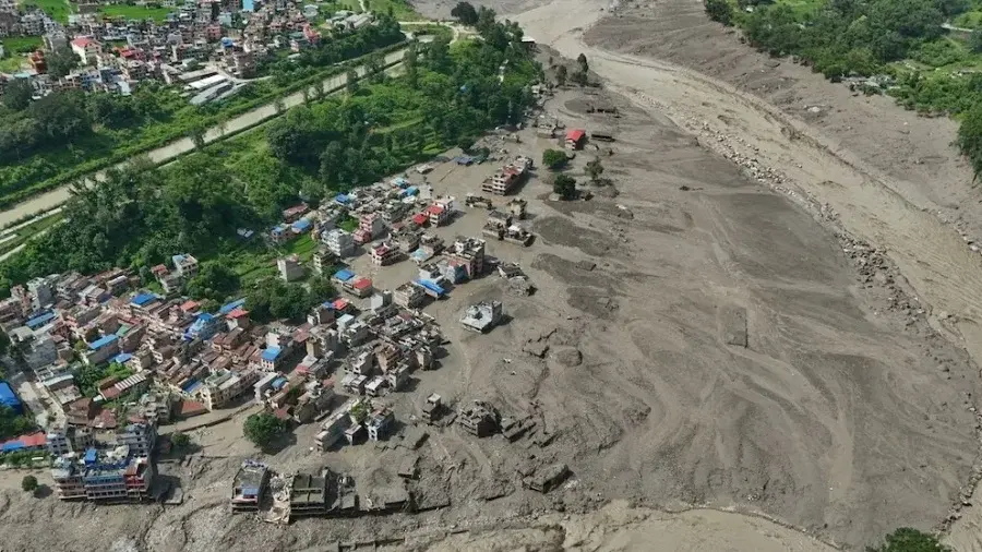Nepal emitió una nueva alerta por otra posible crecida tras las inundaciones que dejaron cientos de muertos
