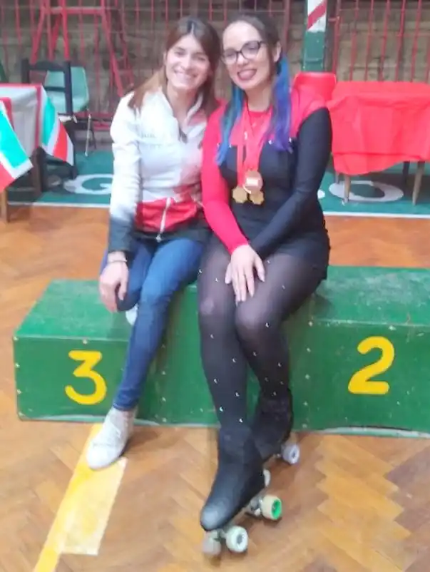 Triple coronación dorada para patinadora en Tandil