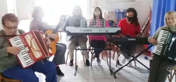Se formó una orquesta de Damas Chamarriteras en Concordia