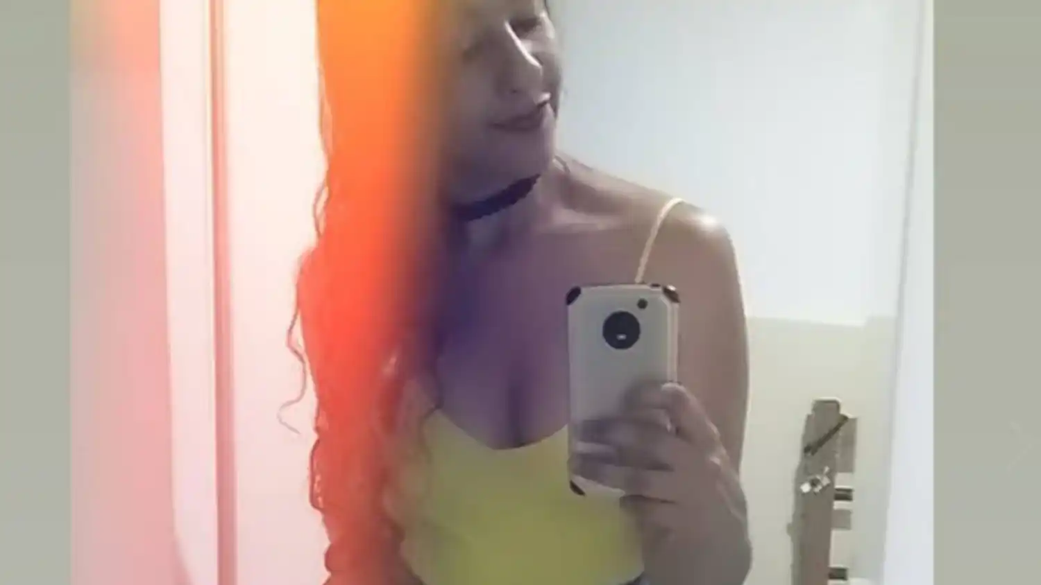 Una chica denunció que le sacaron fotos en el probador de un local de ropa