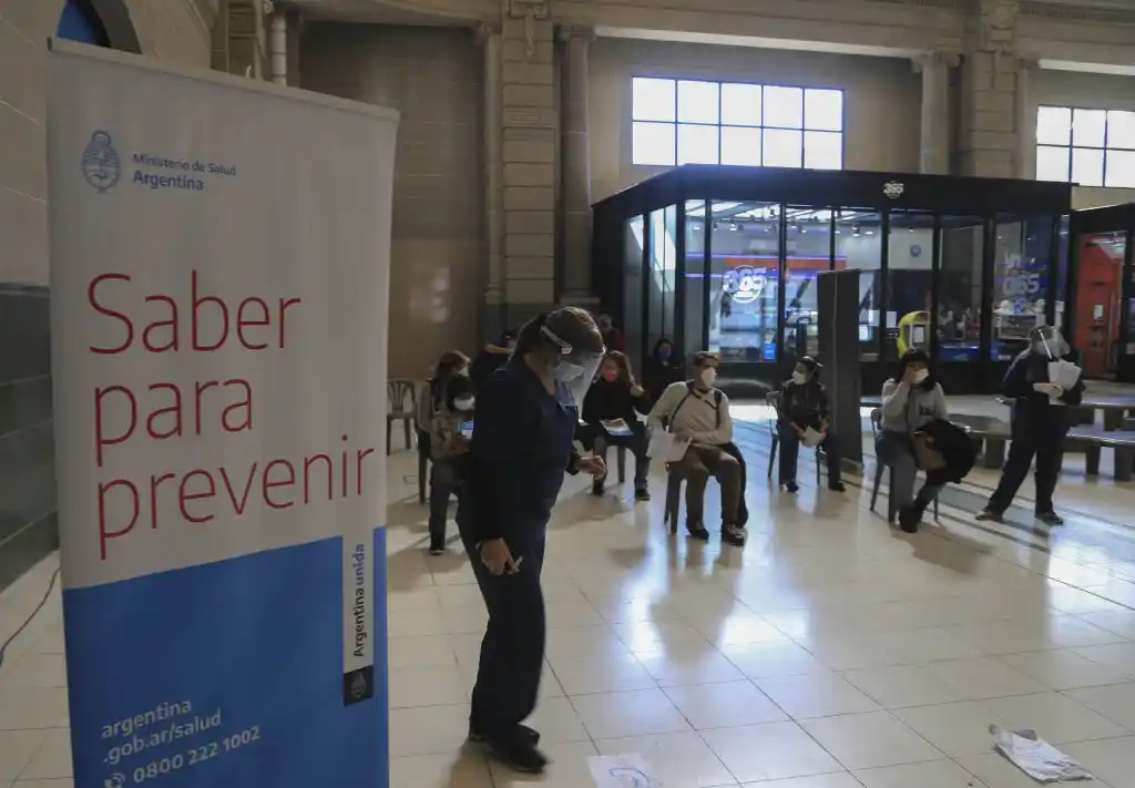 Un resultado positivo entre 431 testeos por coronavirus en la Estación Retiro