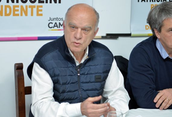 Grindetti pasó por Tandil, respaldó a Nicolini y prometió “empoderar” a intendentes