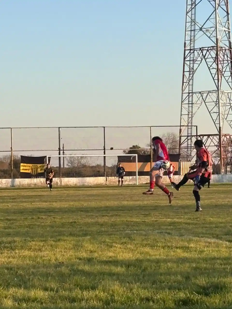 Triunfo caliente y vibrante en Carbó:
 La Academia se afirma en la punta