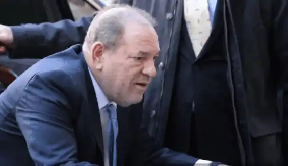 Harvey Weinstein en una de sus llegadas al tribunal neoyorkino durante su juicio. Foto AFP