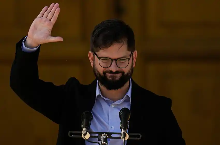 Gabriel Boric asumió la presidencia de Chile y se convirtió en el mandatario más joven de la historia